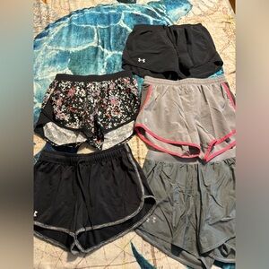 lot of five pairs of ladies under Armour shorts size small
